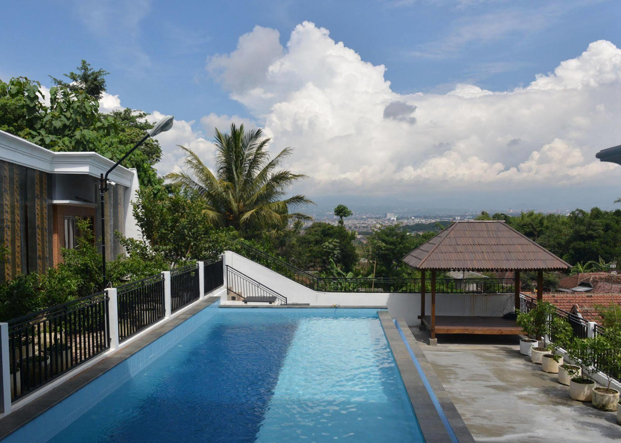 Malang Hill Syariah Redpartner酒店 外观 照片