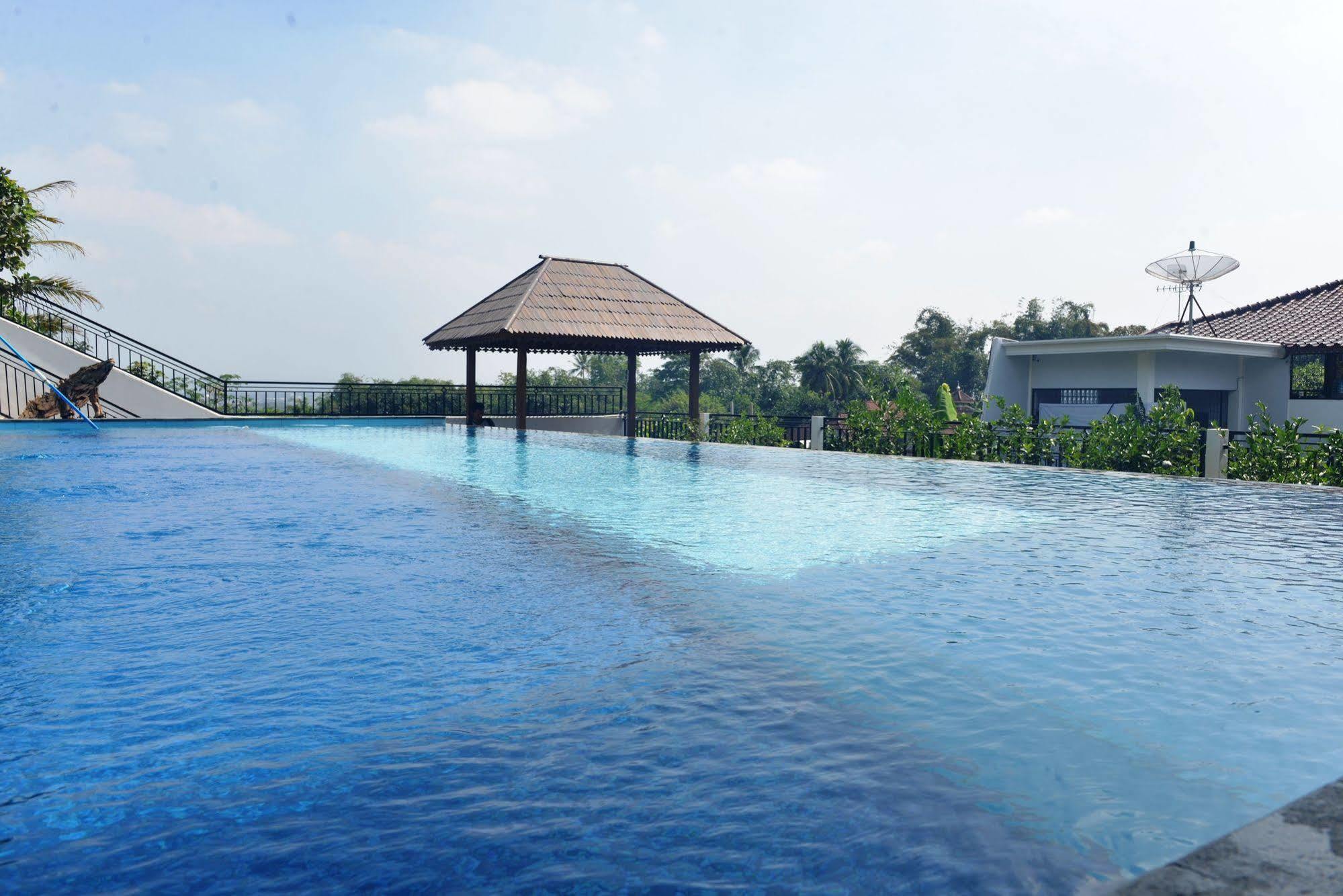 Malang Hill Syariah Redpartner酒店 外观 照片